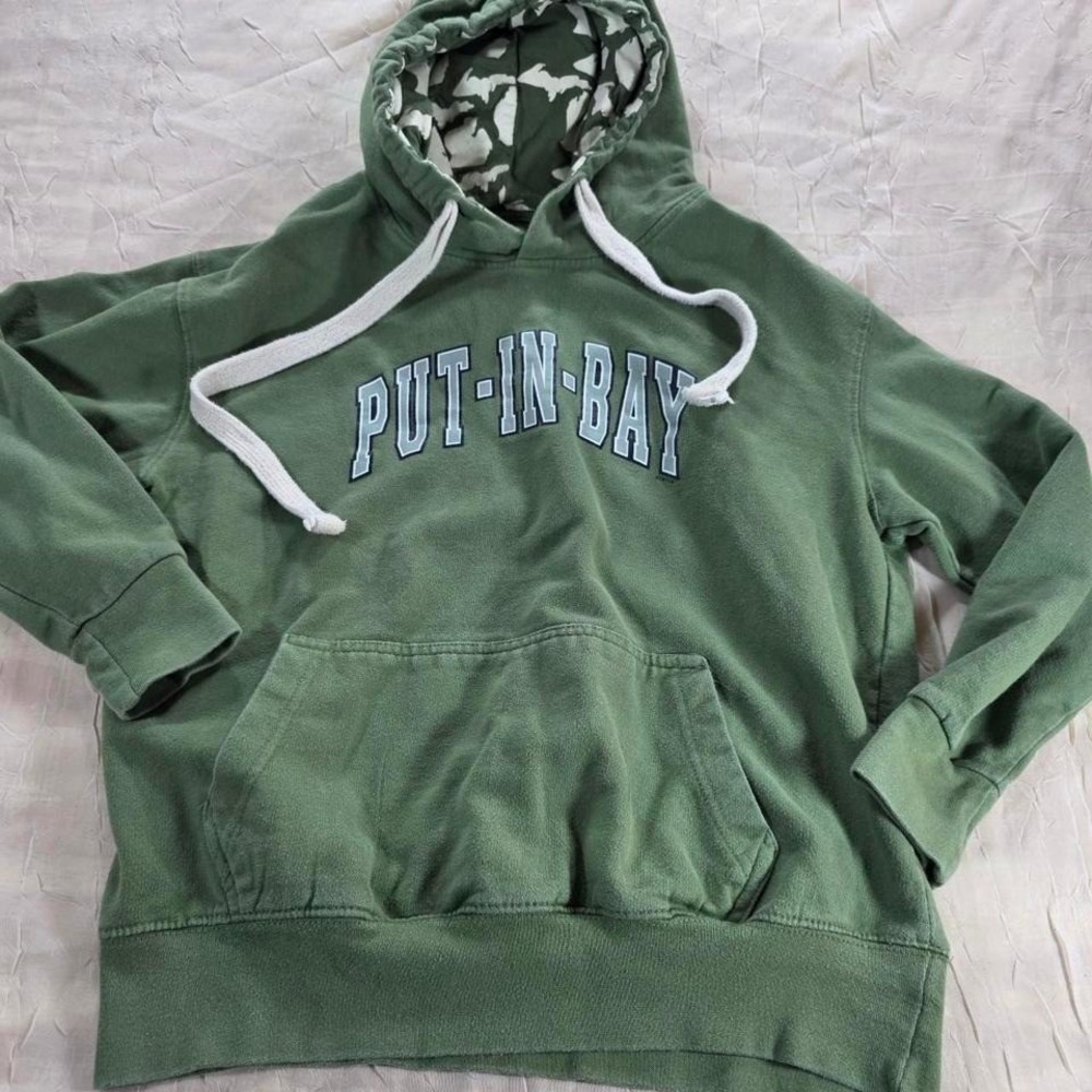 J.R. McTaggart Put-In-Bay Green Graphic Hoodie Kids Medium Camo Lined Hood